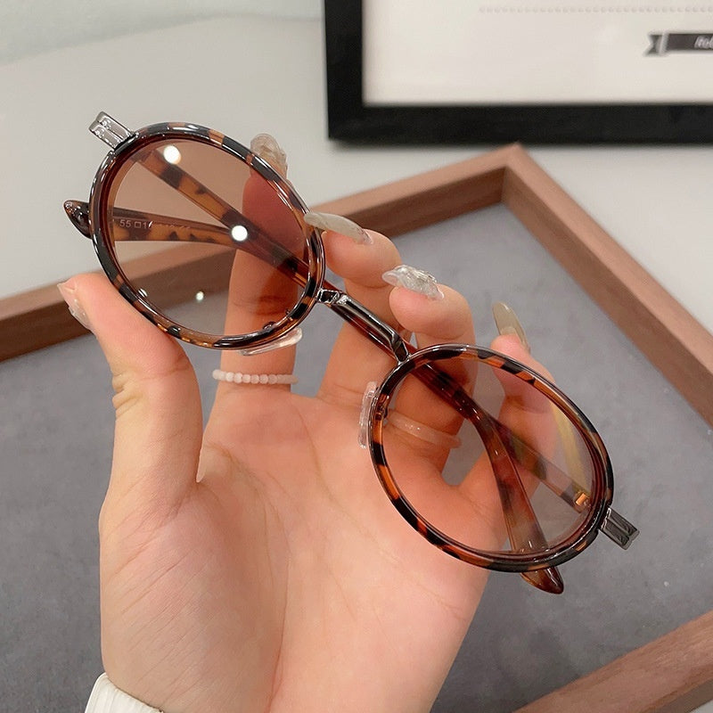 Fashionable UV Resistant And Super Cool Glasses