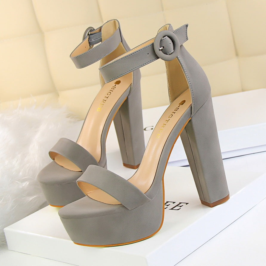 Belt buckle sandals