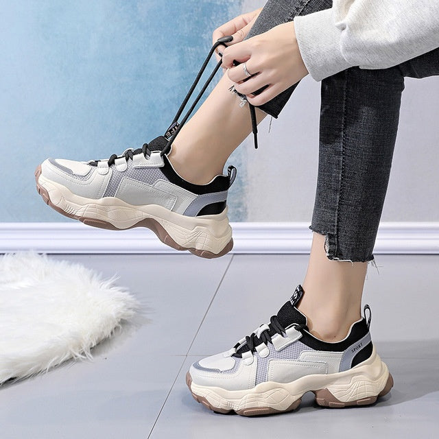 Heightening sports shoes
