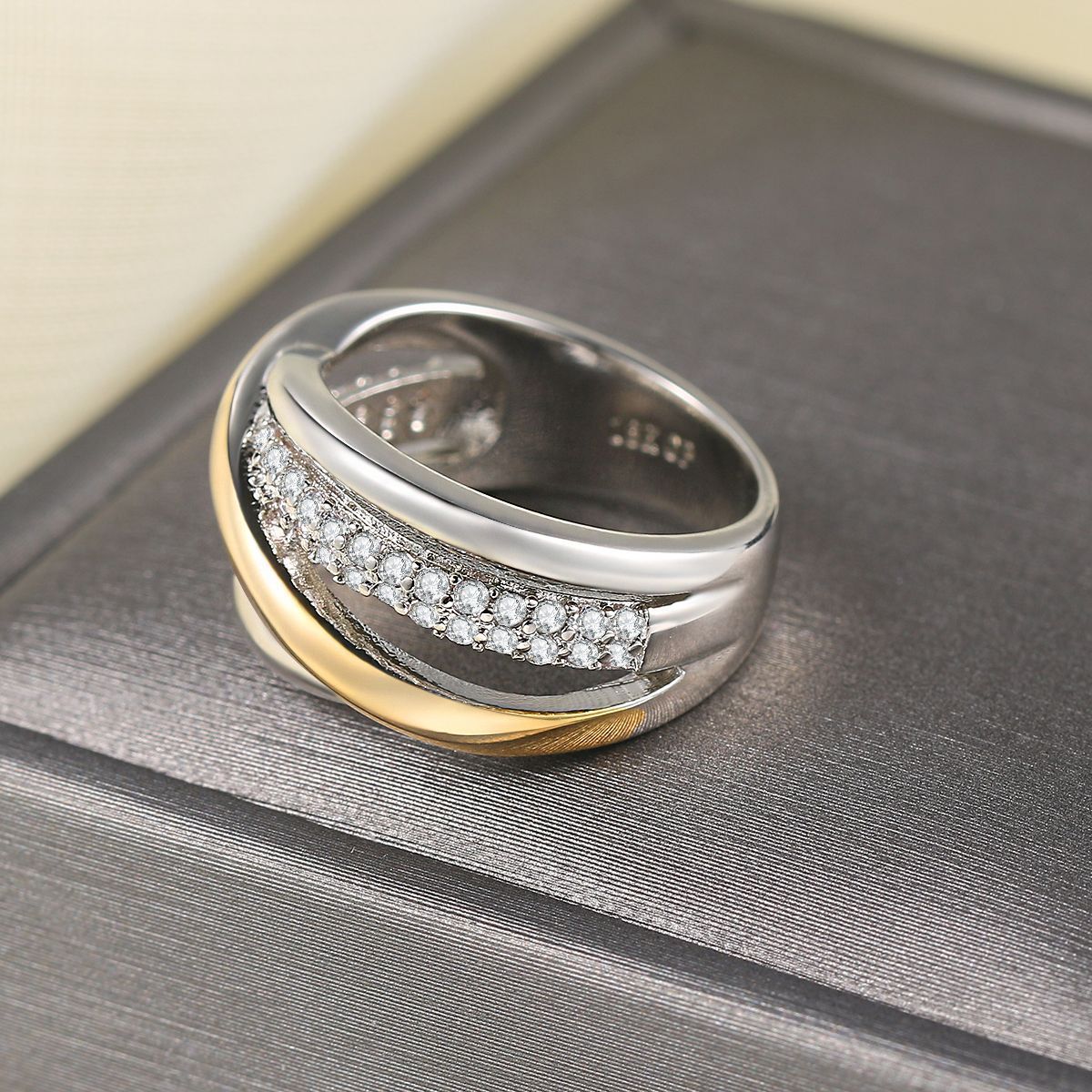 Women's Ring Color Separation Electroplating Inlaid Zircon Accessories