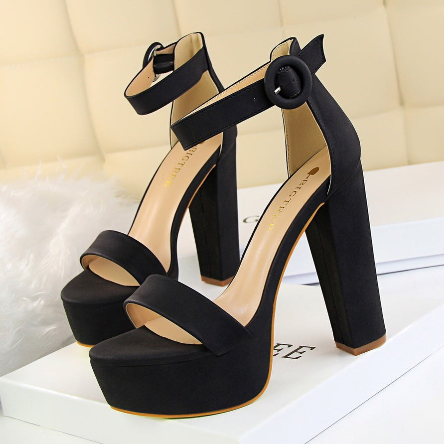 Belt buckle sandals