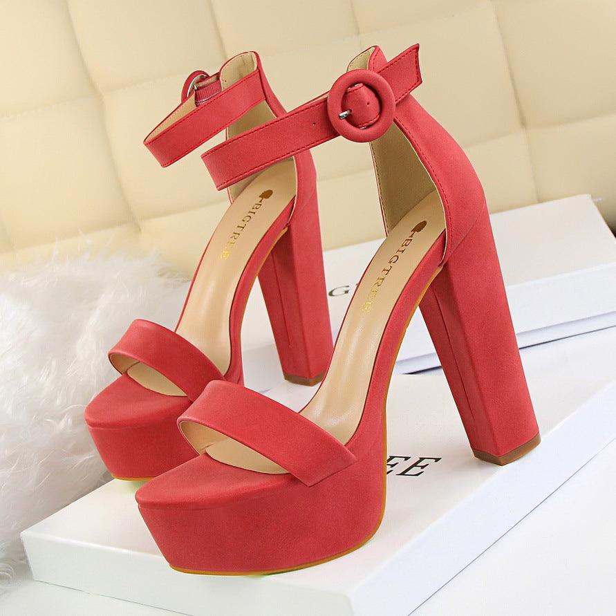 Belt buckle sandals