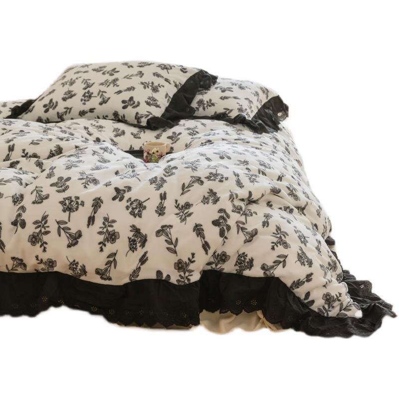 Retro Autumn And Winter Plush Warm Four-piece Set Of Black And White Lace Milk Velvet