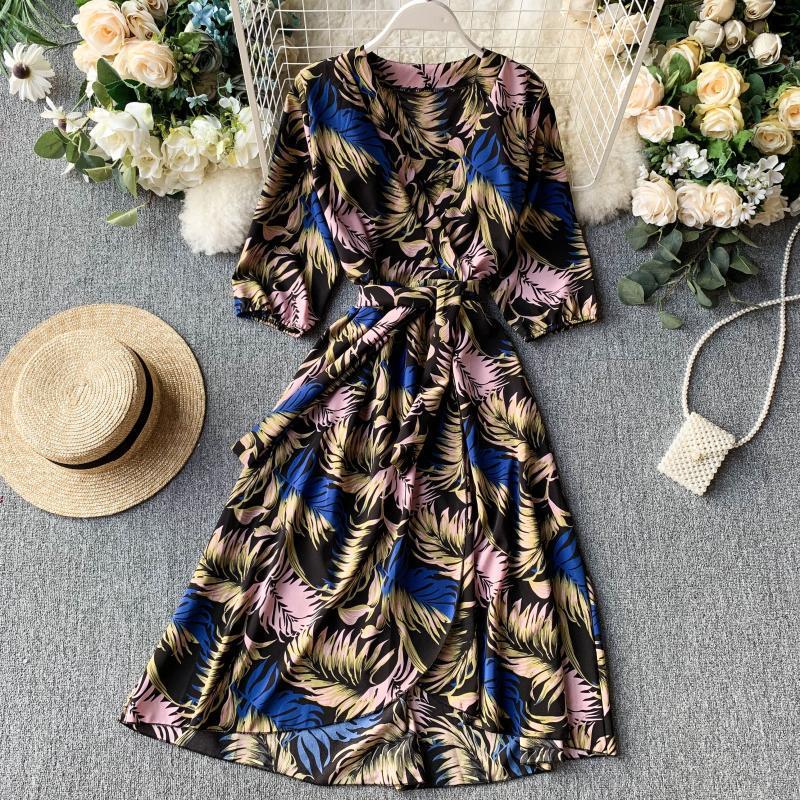 V-neck puff sleeve waist dress